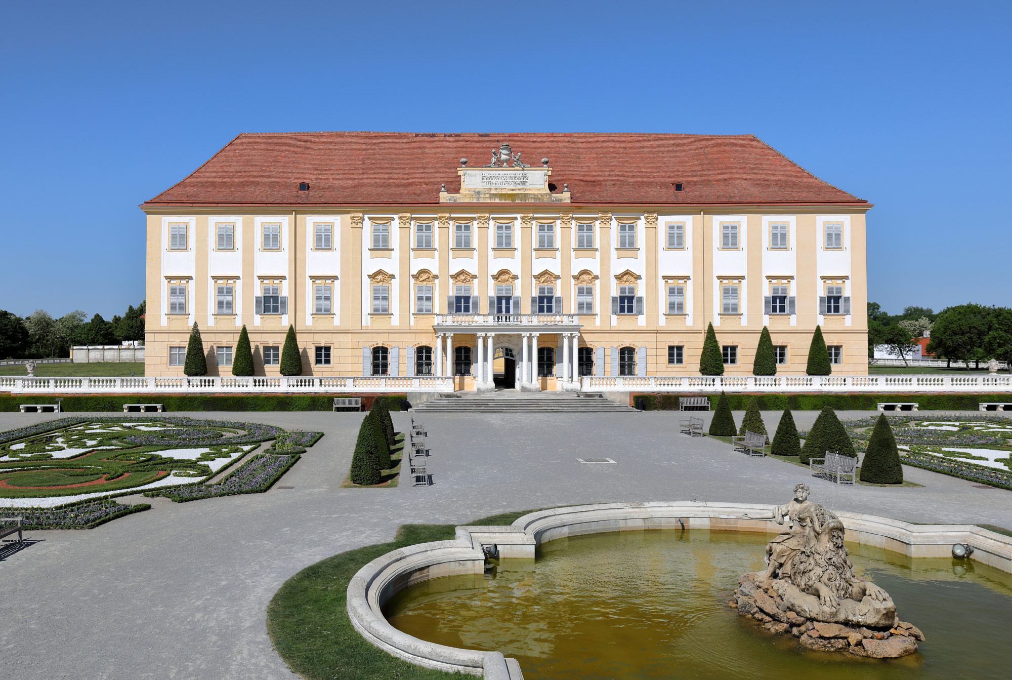 Engelhartstetten (Photo license: CC-BY-SA 4.0)
